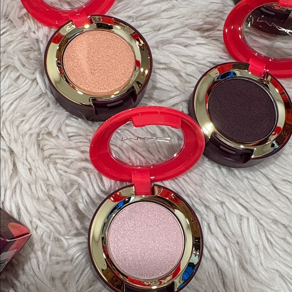 MAC COSMETICS NUTCRACKER COLLECTION - Picture 3 of 4